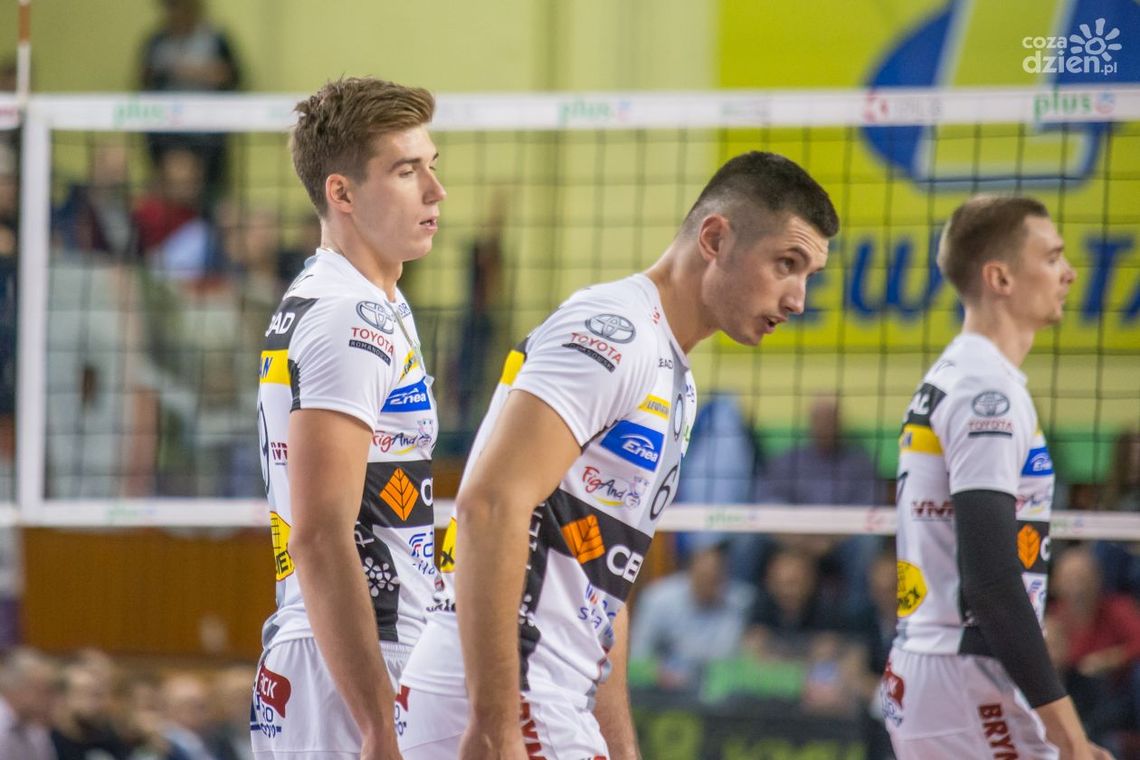 Sześć i basta. Przerwana seria Czarnych