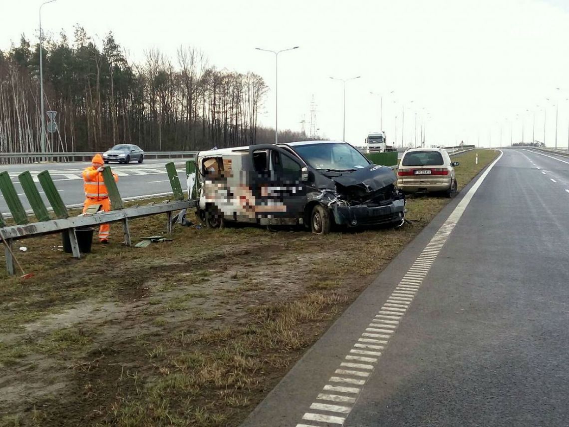 Sześć osób w szpitalu! Bus uderzył w barierki