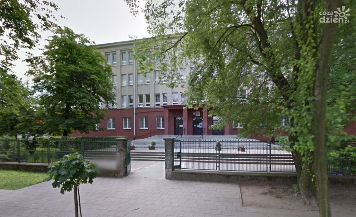 Szkoła przy Kolberga do rozbudowy Szkoła przy Kolberga do rozbudowy