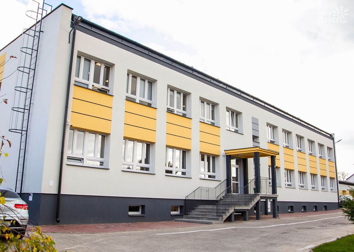 Szkoła w Skrzyńsku w gminie Przysucha już po termomodernizacji 