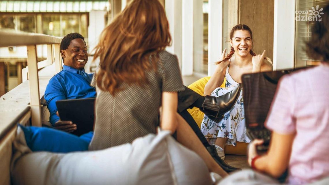 Szkolenia w nowej odsłonie: Twórcze metody i trendy w organizacji szkoleń. Szkolenia w nowej odsłonie: Twórcze metody i trendy w organizacji szkoleń.