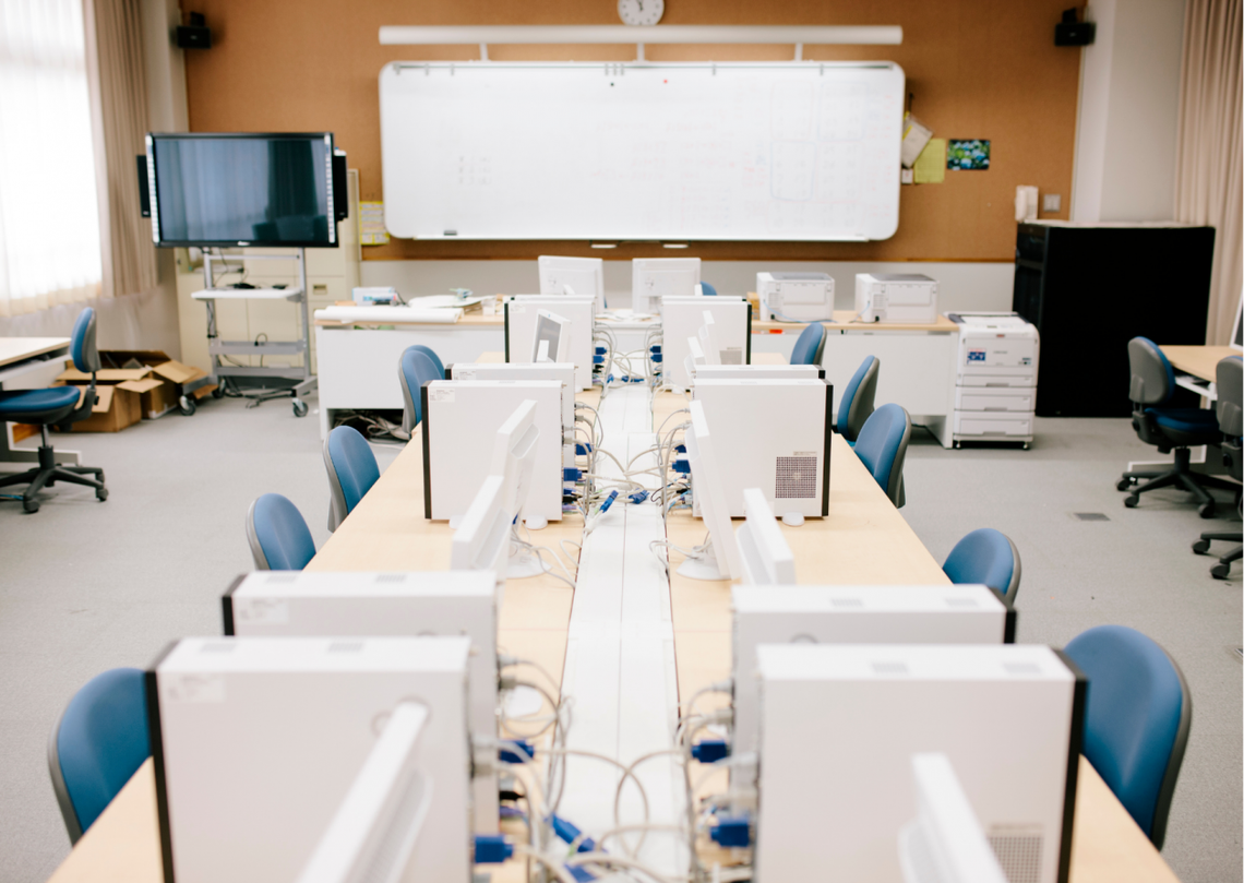 Szkoły z powiatu radomskiego otrzymają nowy sprzęt. To dofinansowanie w ramach programu "Aktywna tablica" 