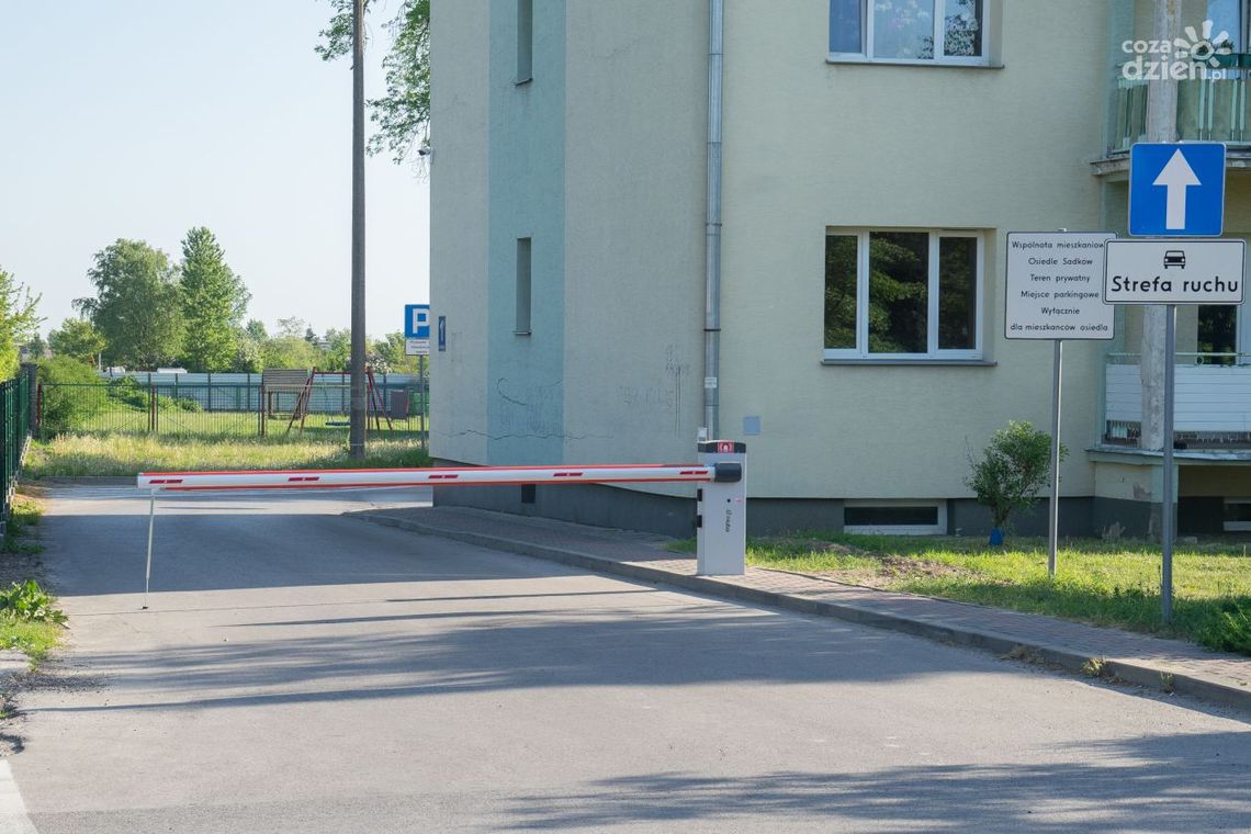 Szlabany niezgody. Konflikt na Sadkowie