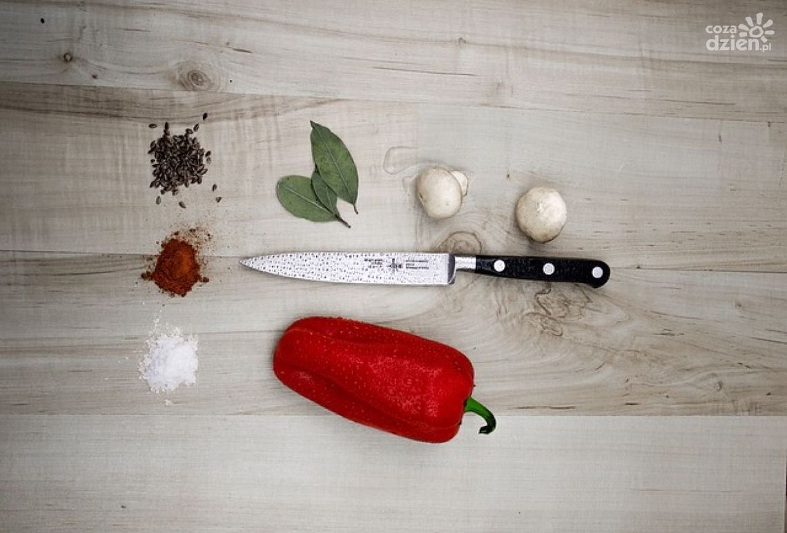 Sztuka Ostrzenia Noży Japońskich za Pomocą Kamieni Wodnych: Tradycja Spotyka Praktykę Sztuka Ostrzenia Noży Japońskich za Pomocą Kamieni Wodnych: Tradycja Spotyka Praktykę