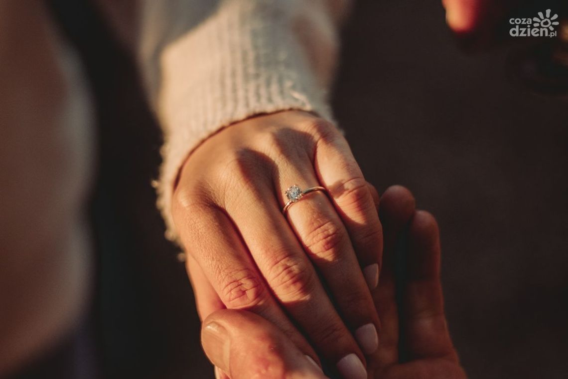 Szukasz pięknego pierścionka zaręczynowego? Poznaj alternatywy dla klasycznego diamentu