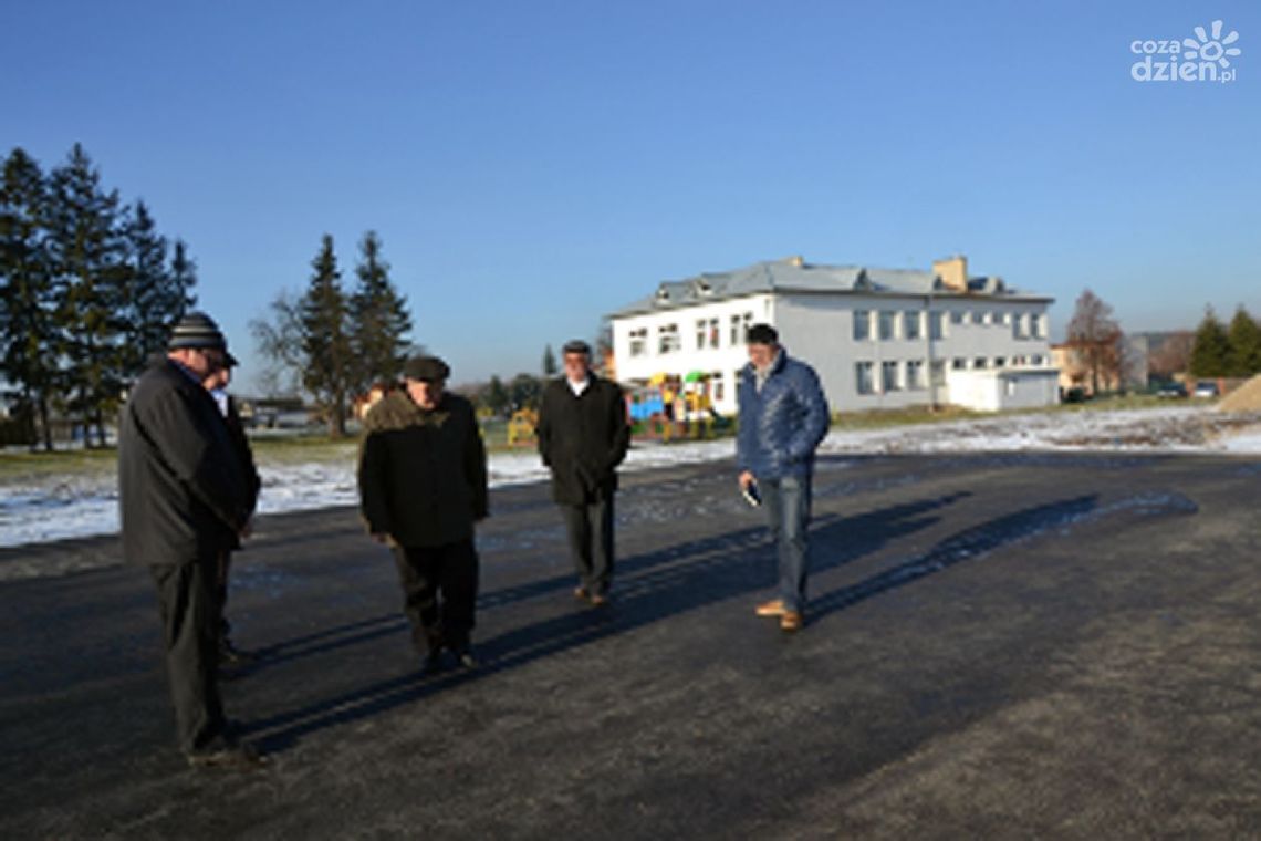 SZYDŁOWIEC. Boisko w Sadku już gotowe SZYDŁOWIEC. Boisko w Sadku już gotowe
