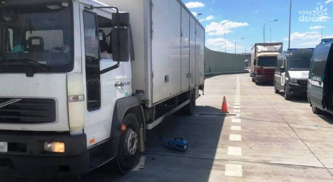Szydłowiec. Ciężarówki zagrażały bezpieczeństwu i szkodziły środowisku