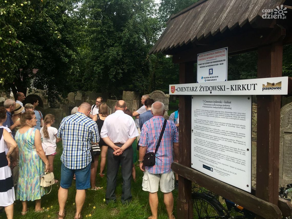 „Szydłowiec – cudze chwalicie, swego nie znacie...“