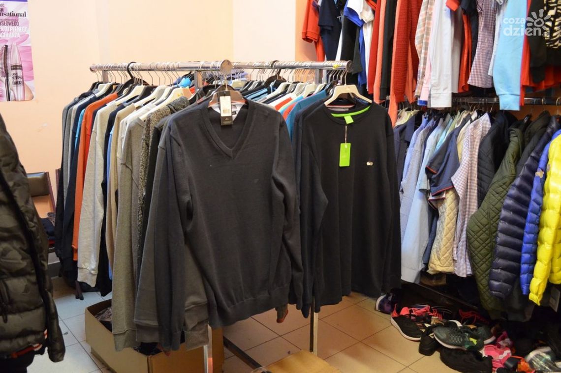 Szydłowiec. Handlowali podróbkami ubrań Szydłowiec. Handlowali podróbkami ubrań