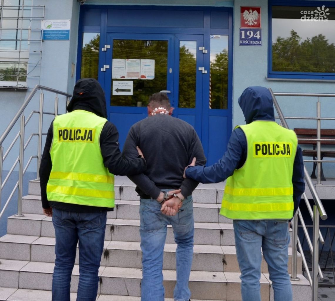 Szydłowiec. Kradli destrukt asfaltowy Szydłowiec. Kradli destrukt asfaltowy