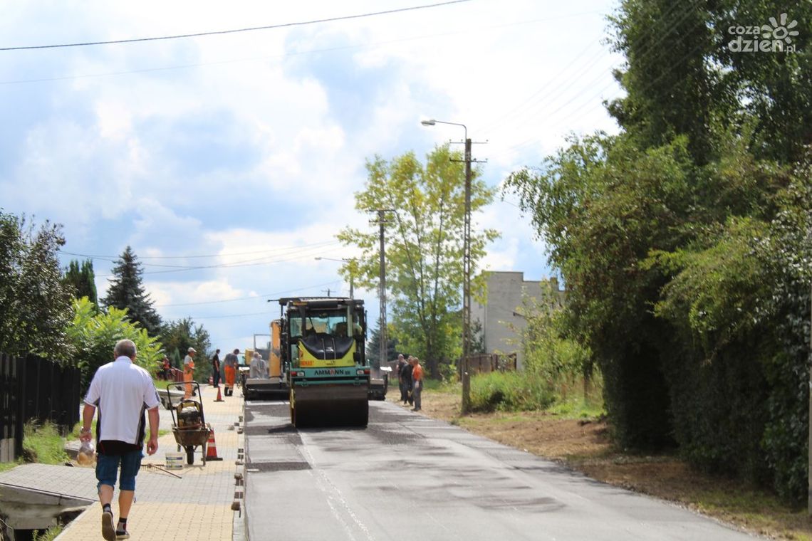 Szydłowiec. Nowa droga w Sadku