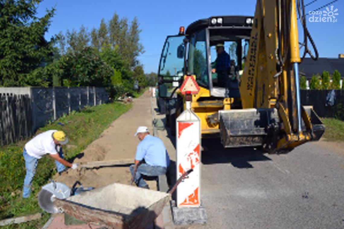 Szydłowiec. Nowy chodnik w Jankowicach Szydłowiec. Nowy chodnik w Jankowicach