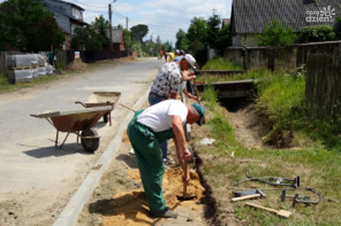 SZYDŁOWIEC. Nowy chodnik w Jankowicach SZYDŁOWIEC. Nowy chodnik w Jankowicach