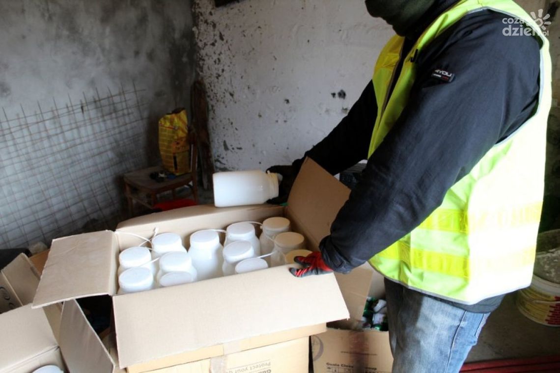 Szydłowiec. Policja zlikwidowała laboratorium narkotykowe - zdjęcia i wideo