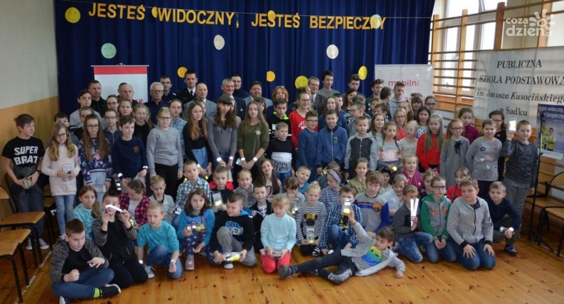 Szydłowiec. Uczniowie już widoczni i bezpieczni Szydłowiec. Uczniowie już widoczni i bezpieczni