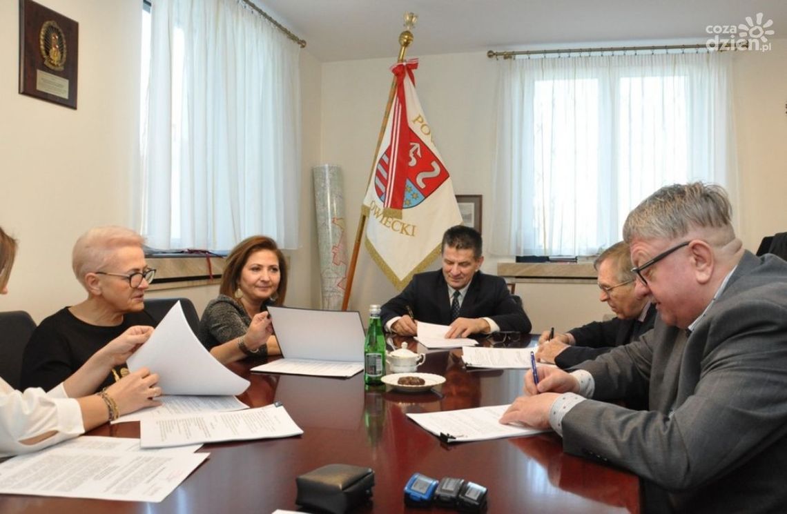 Szydłowiec. Wiosną rozpoczęcie prac na drogach JASTRZĄB – GĄSAWY RZĄDOWE i SZYDŁOWIEC – MAJDÓW