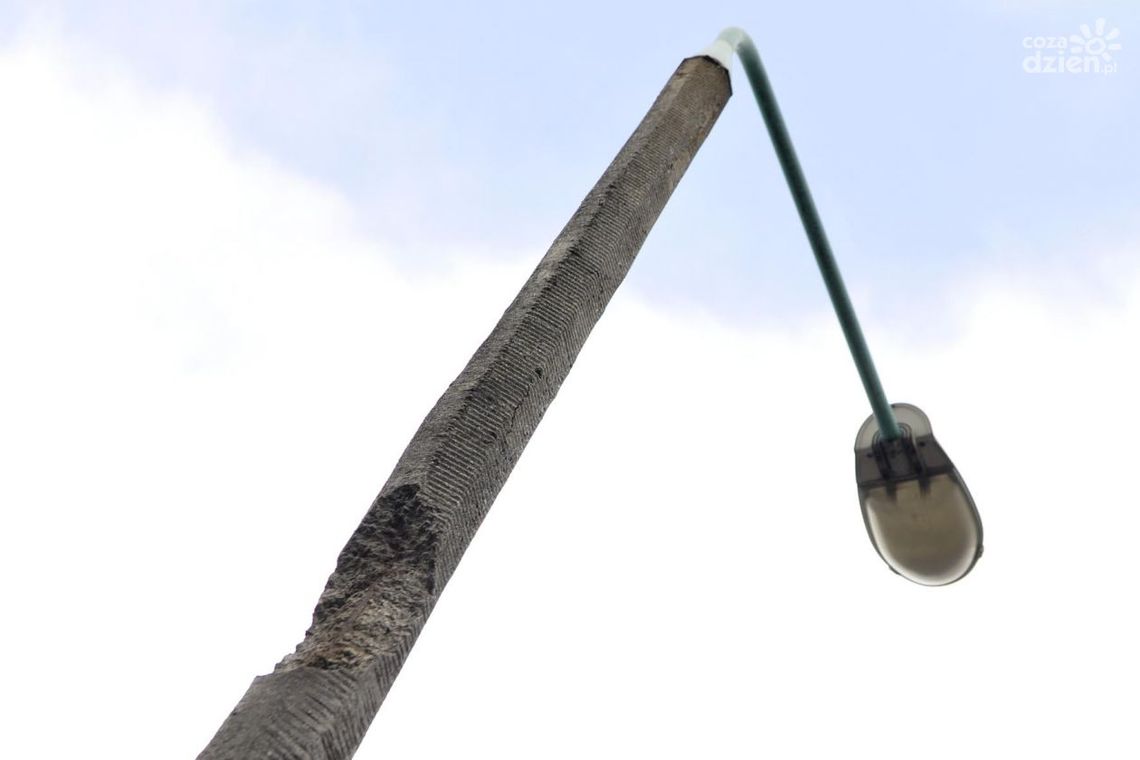 Ta latarnia może runąć!