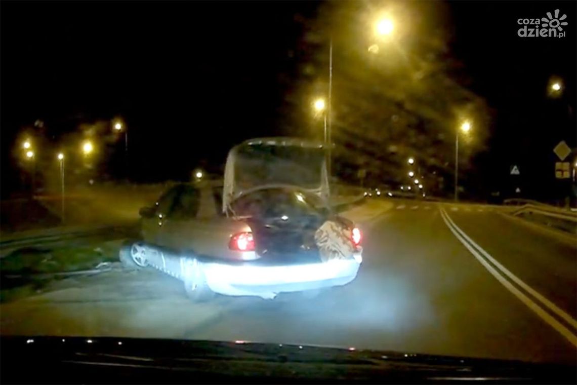 Tak się kończy wyprzedzanie na zakręcie