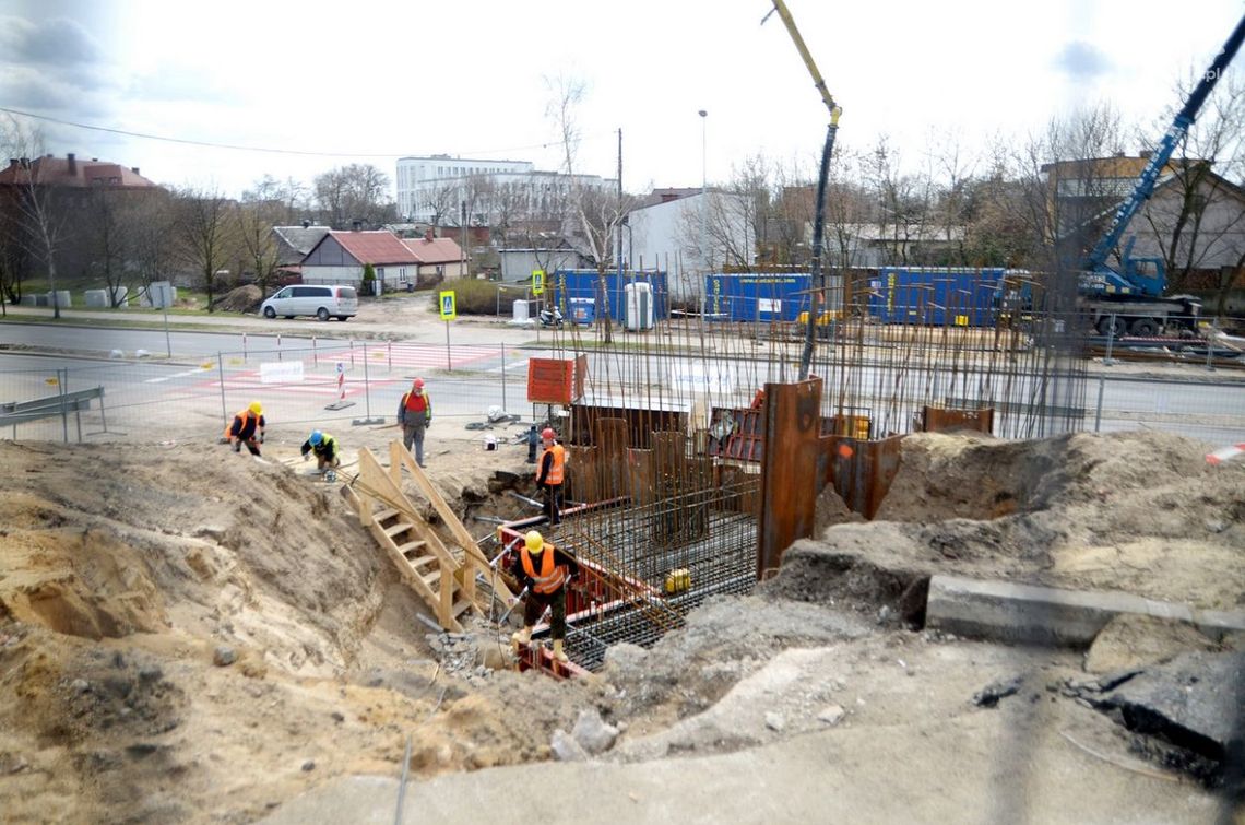 Tak zmienia się kładka... Tak zmienia się kładka...