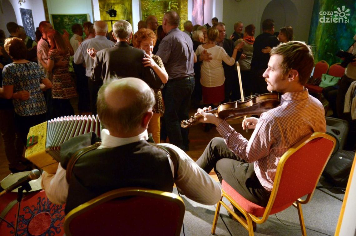 Tańce, śpiewy i przytupy, czyli Zawirowania Radomskie Tańce, śpiewy i przytupy, czyli Zawirowania Radomskie