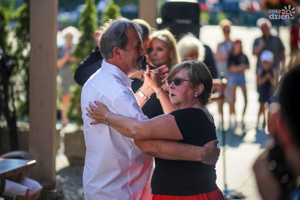 Tango pod "Teatralną" (zdjęcia)