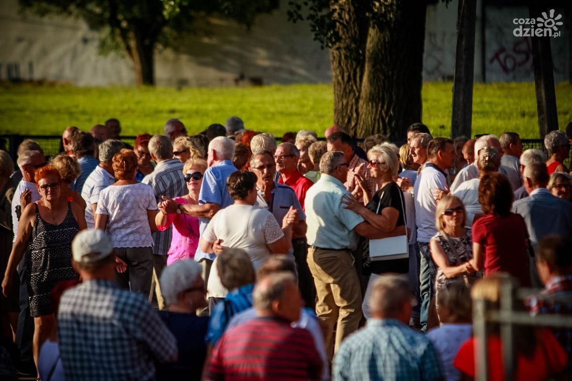 Taniec pod gwiazdami nad zalewem na Borkach