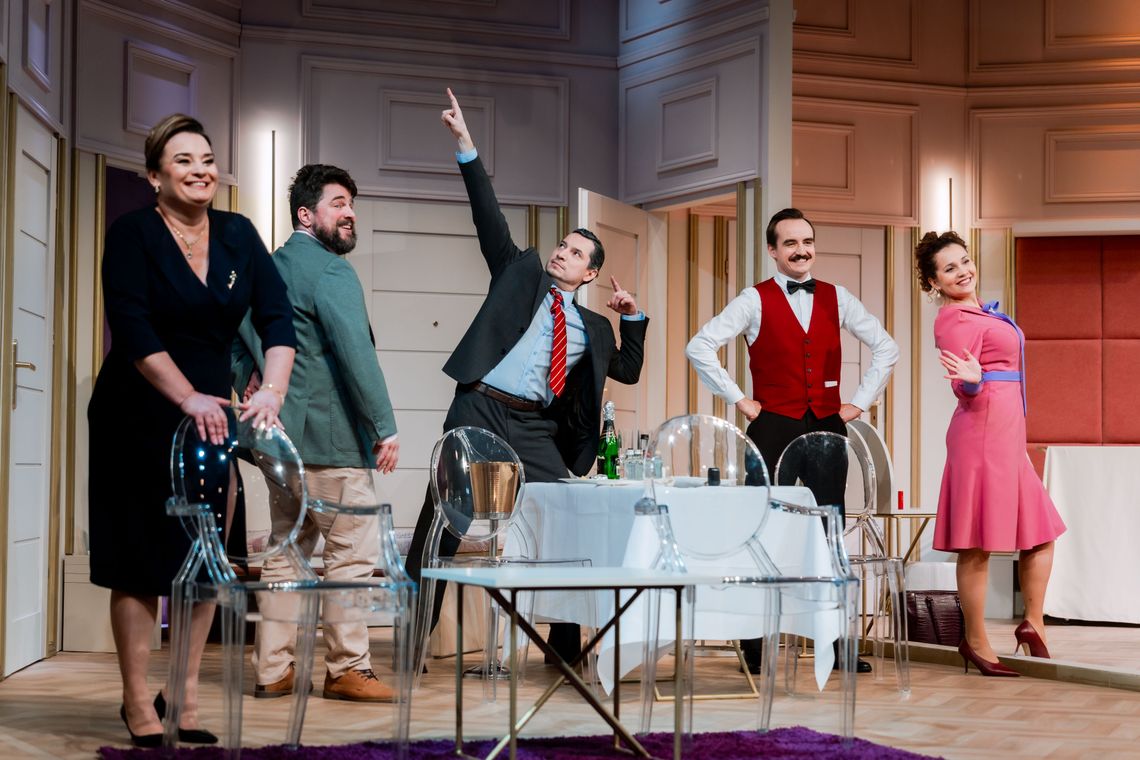 Teatr Powszechny im. Jana Kochanowskiego zaprasza na premierę „Prezentu Urodzinowego” Teatr Powszechny im. Jana Kochanowskiego zaprasza na premierę „Prezentu Urodzinowego”