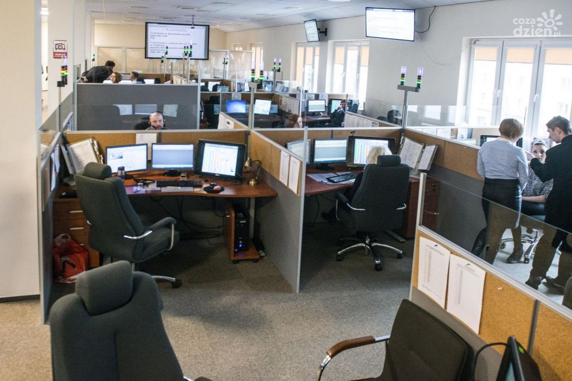 Telefon ratunkowy? Poproszę pizzę! jak działa linia 112