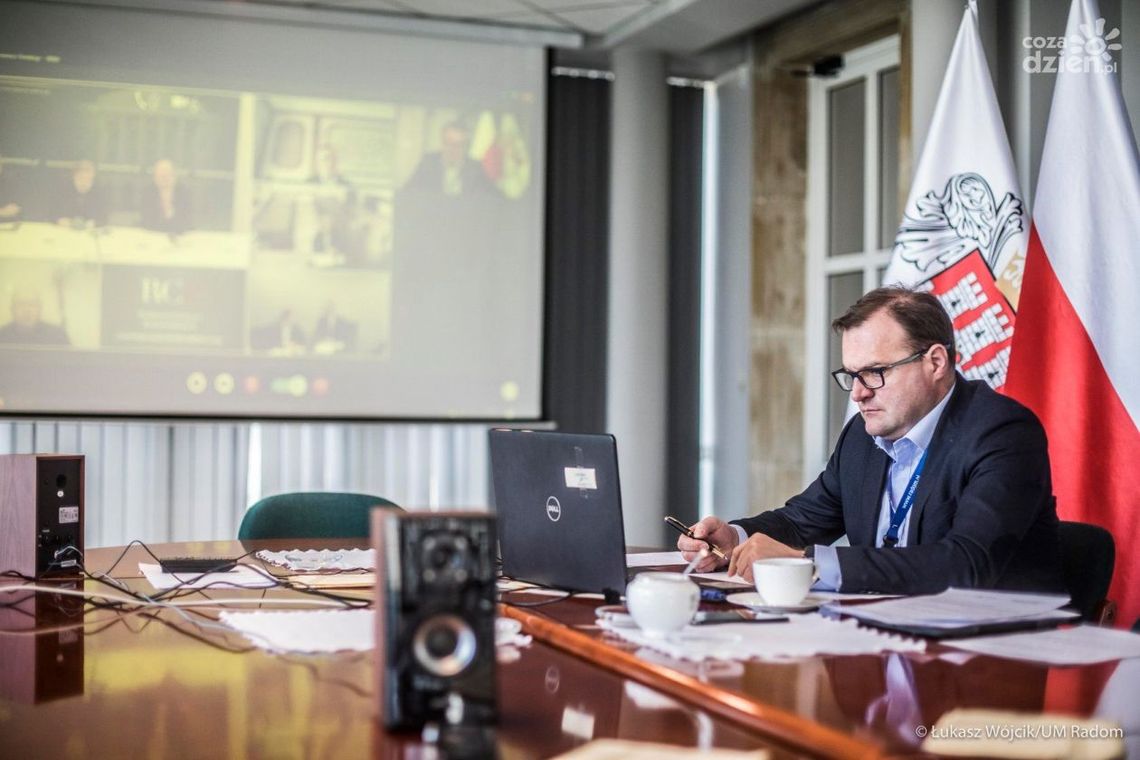 Telekonferencja premiera z prezydentem Radomia Telekonferencja premiera z prezydentem Radomia