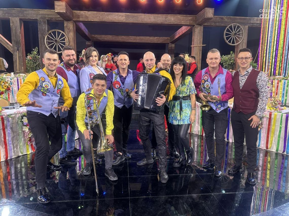 Telewizyjne show z udziałem grupy Playboys i radomskich muzyków