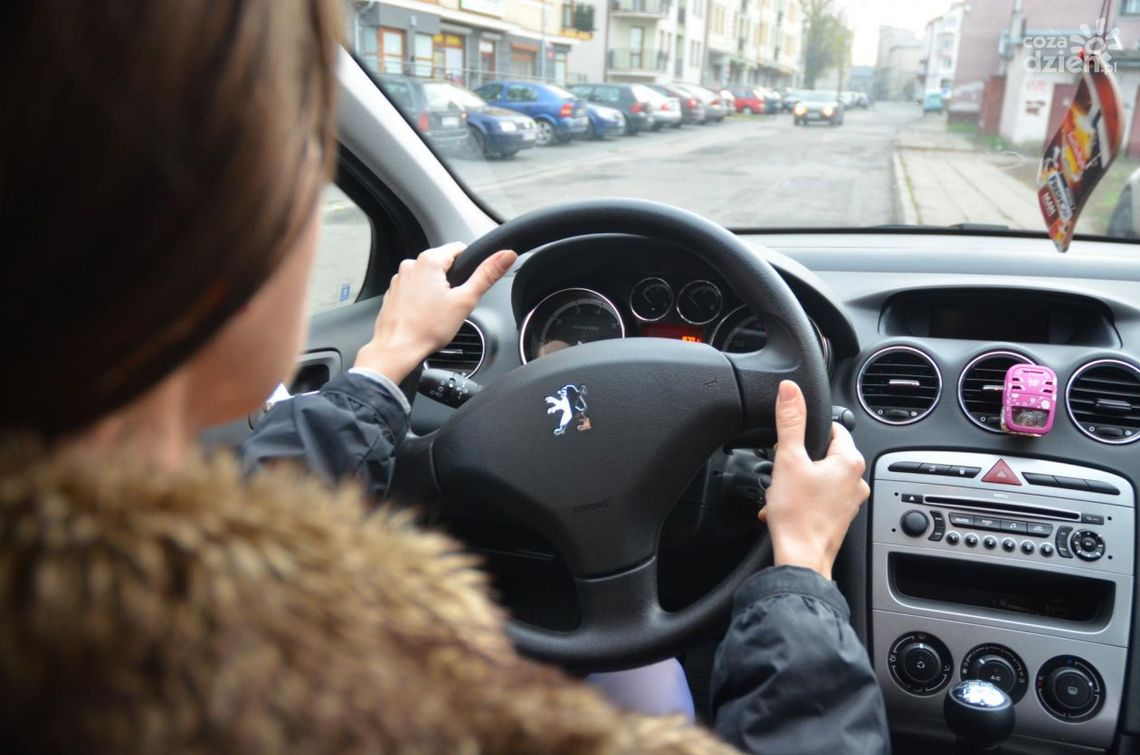Temat na weekend: Baba za kierownicą Temat na weekend: Baba za kierownicą