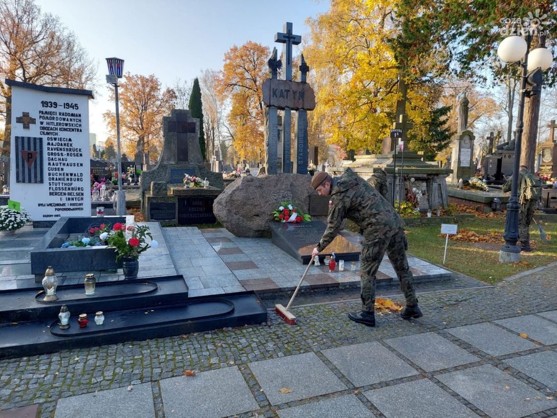 "Terytorialsi" porządkowali groby bohaterów