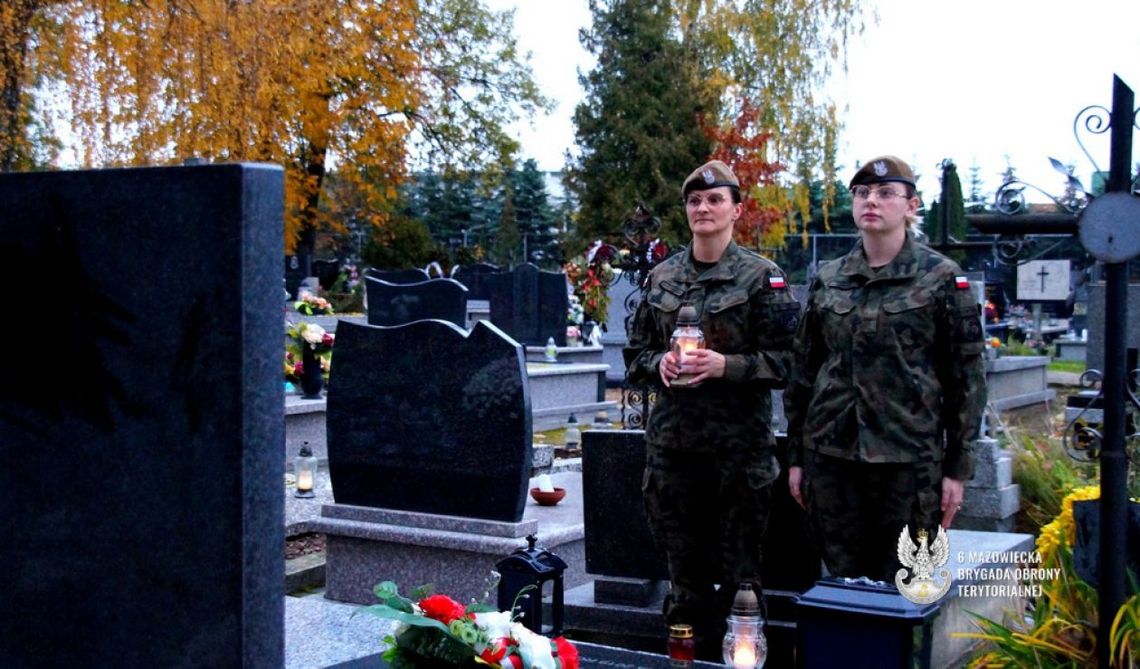 Terytorialsi porządkowali groby i oddali cześć bohaterom
