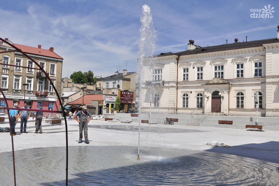 Testowali nowe fontanny na deptaku. Zobacz zdjęcia! Testowali nowe fontanny na deptaku. Zobacz zdjęcia!