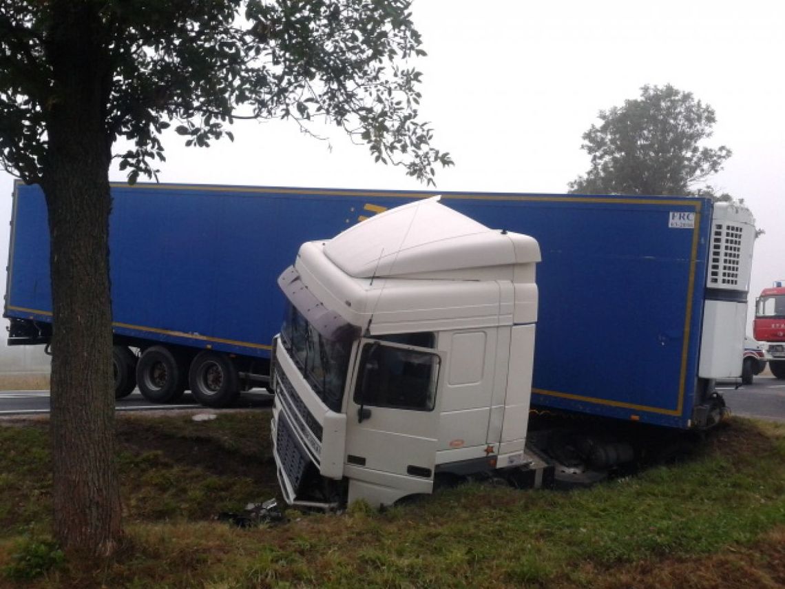 Tir w rowie na krajowej 12