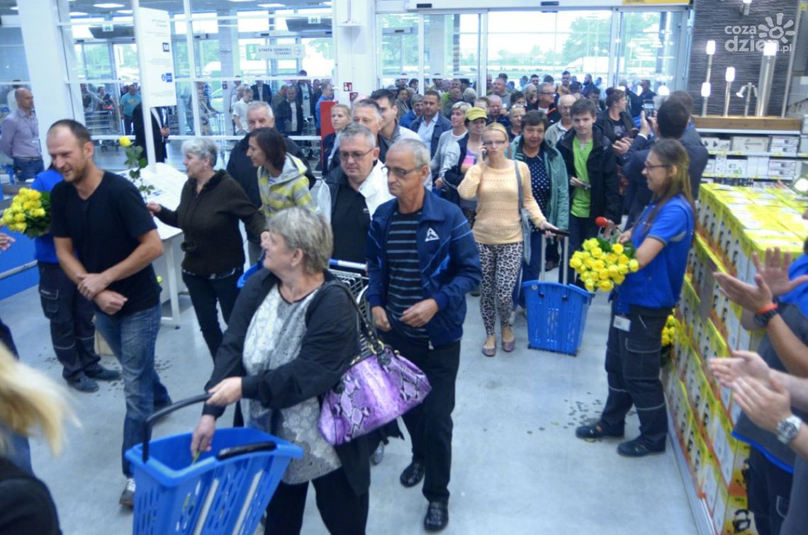 Tłumy klientów na otwarciu Castoramy Tłumy klientów na otwarciu Castoramy