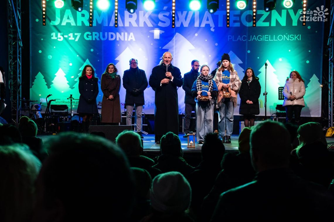 Tłumy na jarmarku na pl. Jagiellońskim