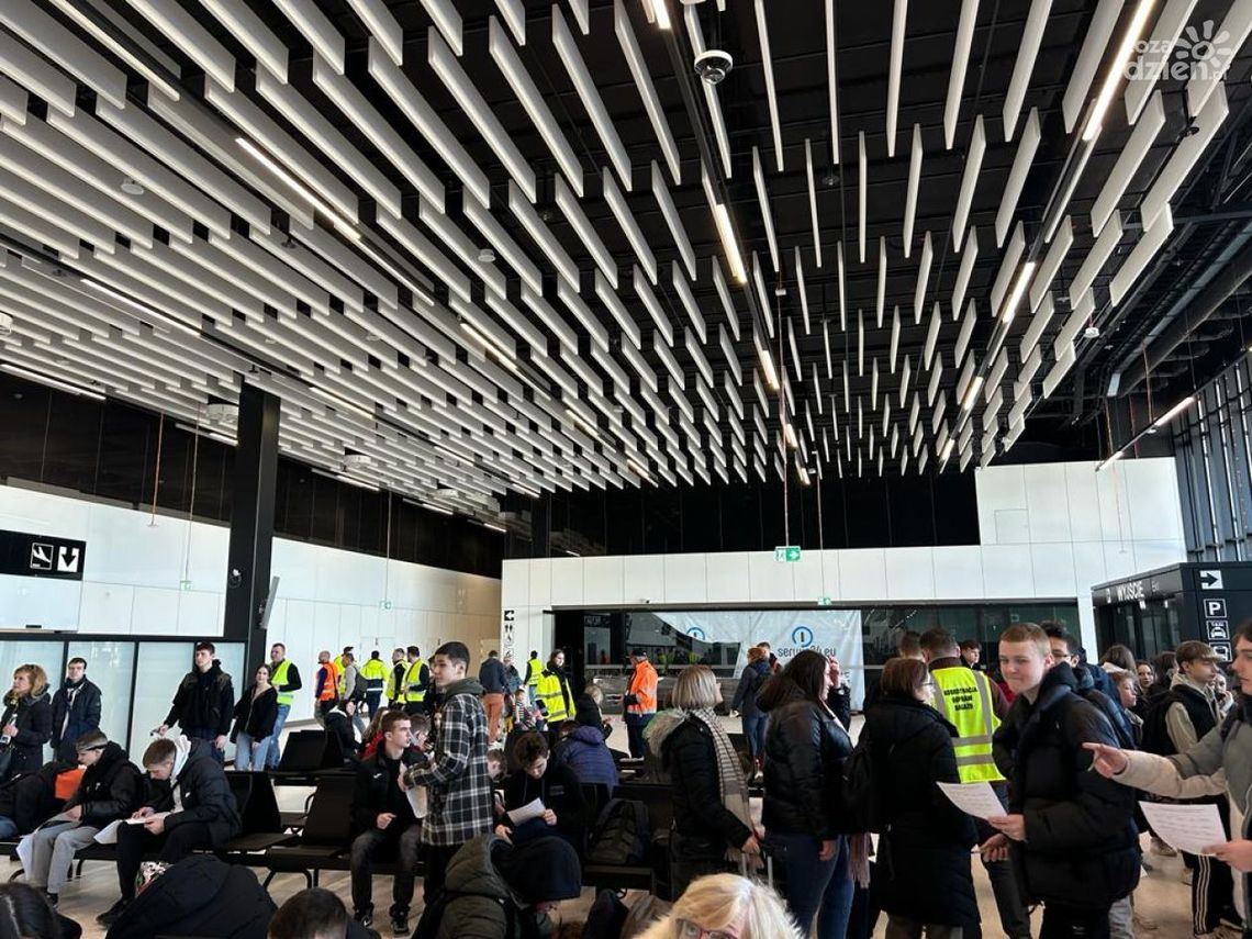 Tłumy na lotnisku. Trwają testy [ZDJĘCIA]