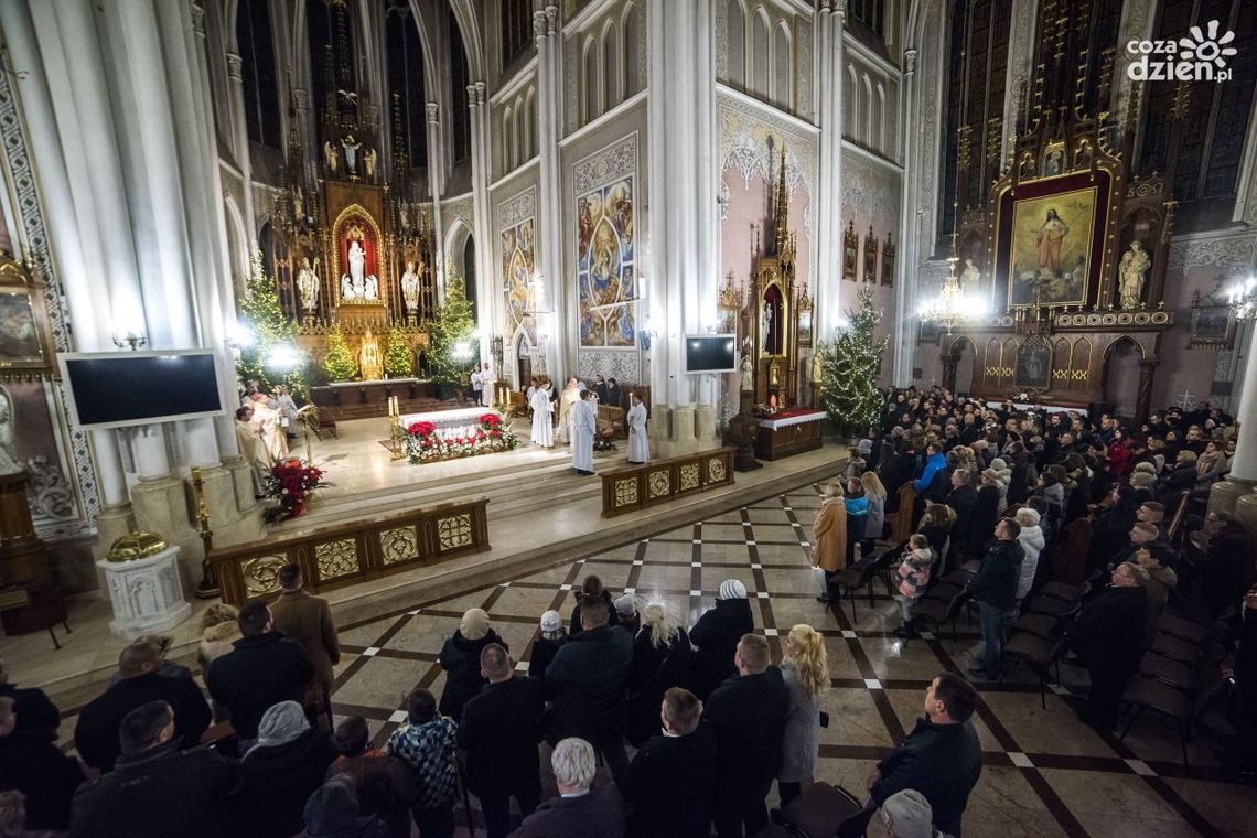 Tłumy na pasterce w katedrze [ZDJĘCIA]