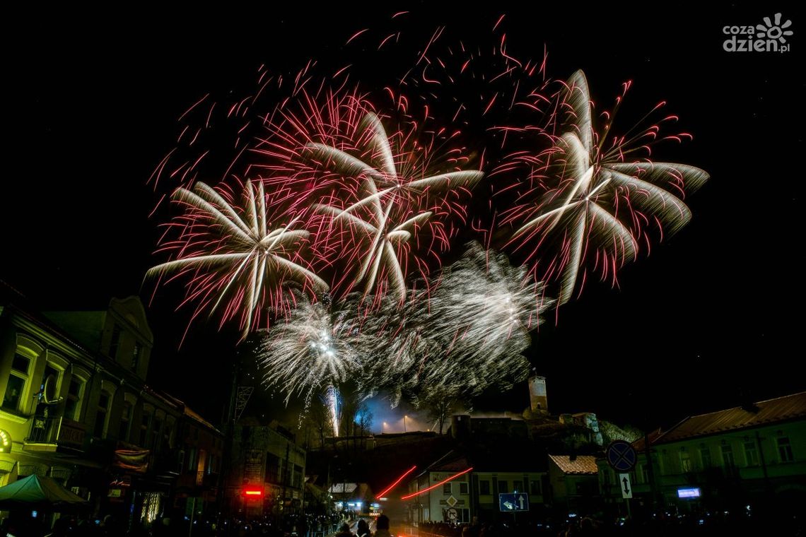 Tłumy na pokazie fajerwerków w Iłży