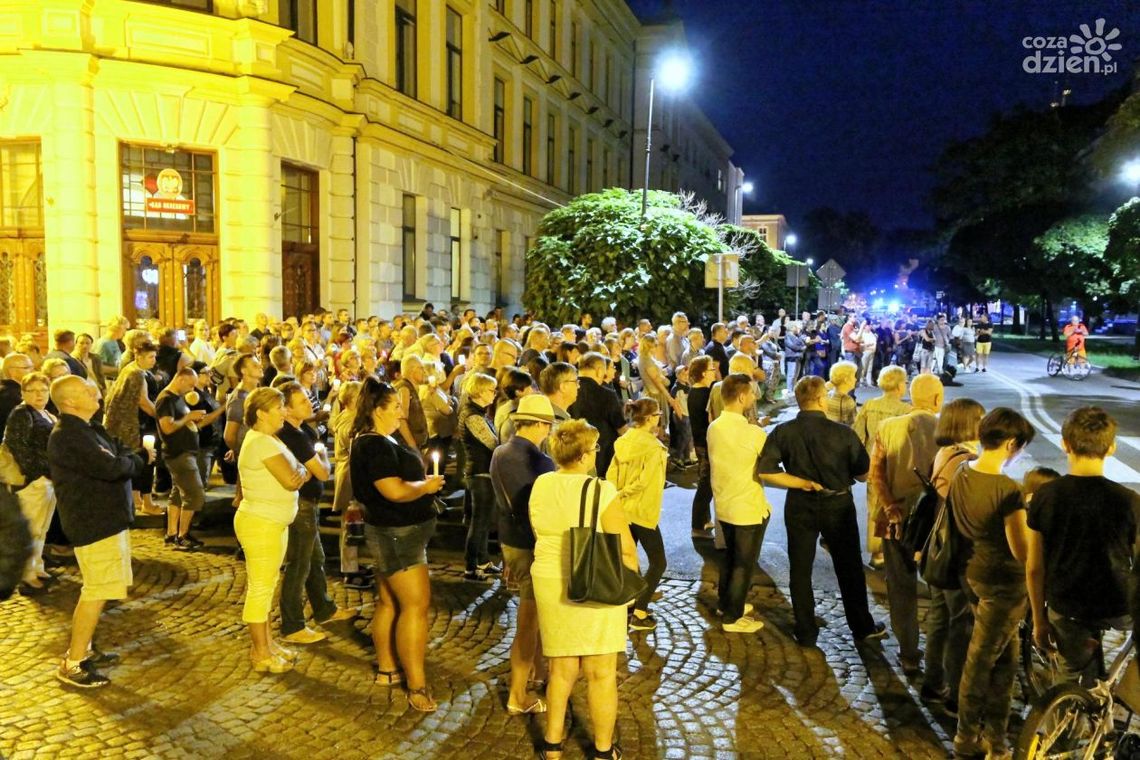 Tłumy radomian przed sądem