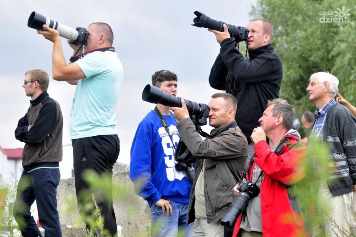 Tłumy spotterów wokół radomskiego lotniska Tłumy spotterów wokół radomskiego lotniska