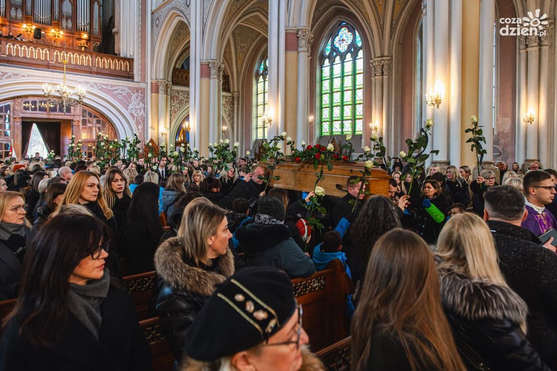 Tłumy w radomskiej katedrze pożegnały Krzysztofa Sońtę Tłumy w radomskiej katedrze pożegnały Krzysztofa Sońtę