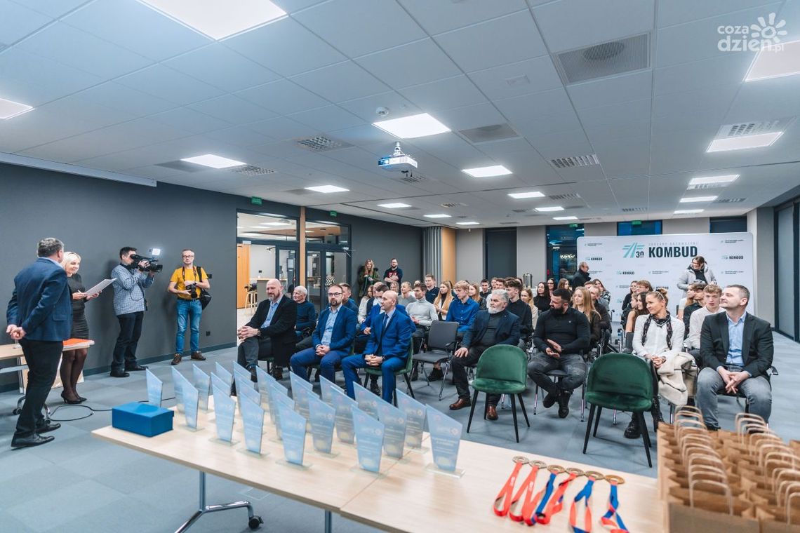 To był świetny rok dla radomskich lekkoatletów. Pogratulował im Tomasz Majewski, dwukrotny mistrz olimpijski To był świetny rok dla radomskich lekkoatletów. Pogratulował im Tomasz Majewski, dwukrotny mistrz olimpijski