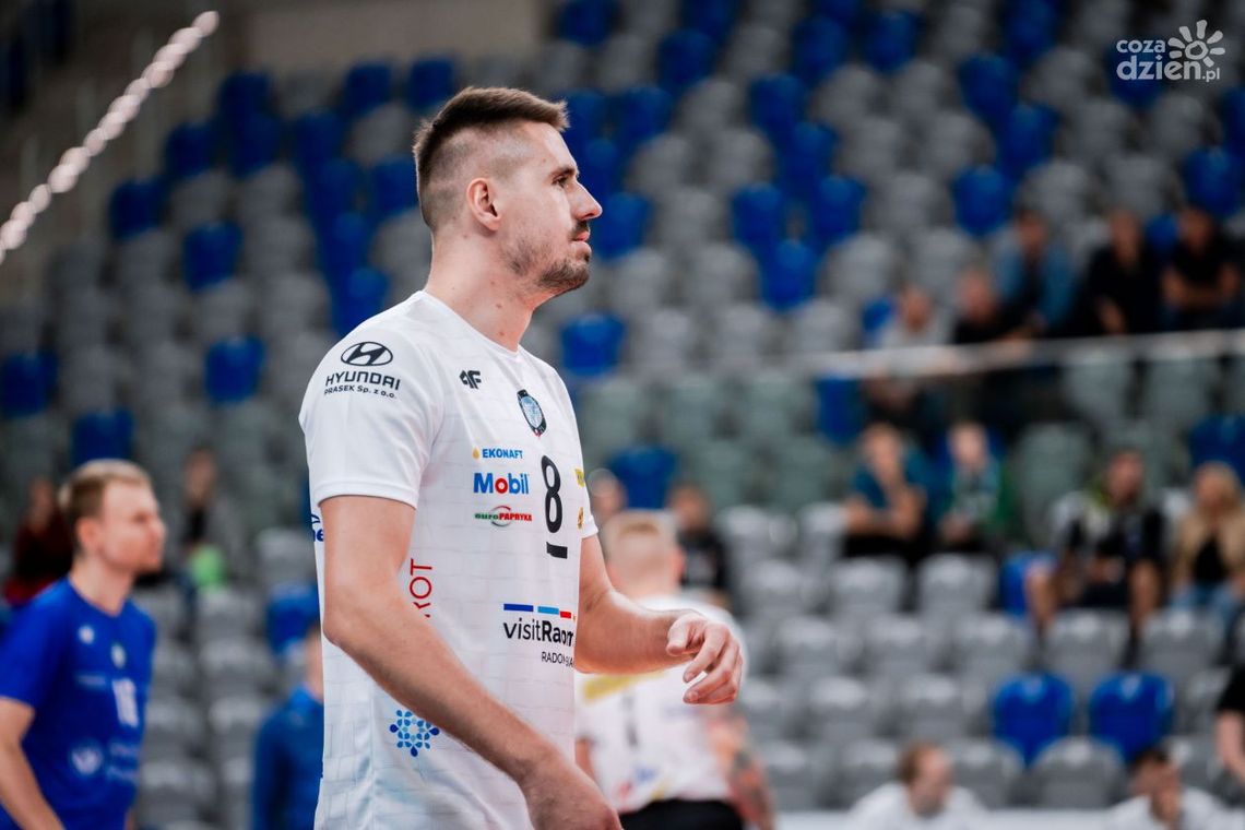 Tomasz Kalembka, kapitan Czarnych Radom: - Opóźnienia w wypłatach są, ale nieduże. Mamy za co żyć