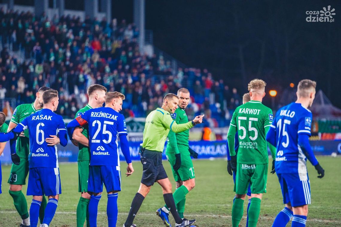 Tomasz Kwiatkowski poprowadzi piątkowy mecz Pogoni Szczecin z Radomiakiem Radom