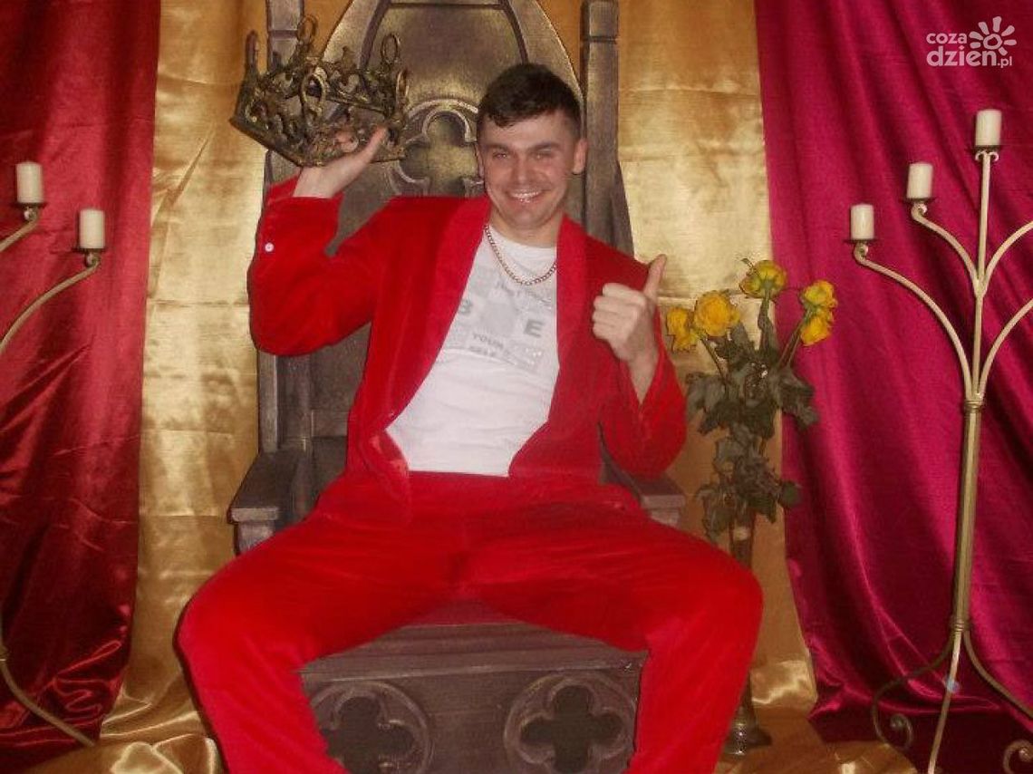 TOMASZ NIECIK: GWIAZDA DISCO-POLO WYSTĄPI W PROGRAMIE... "DAMY I WIEŚNIACZKI"!