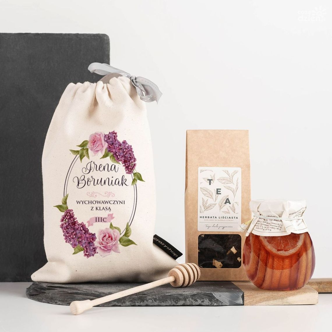 TOP 10 pomysłów na wyjątkowe prezenty na Dzień Nauczyciela TOP 10 pomysłów na wyjątkowe prezenty na Dzień Nauczyciela