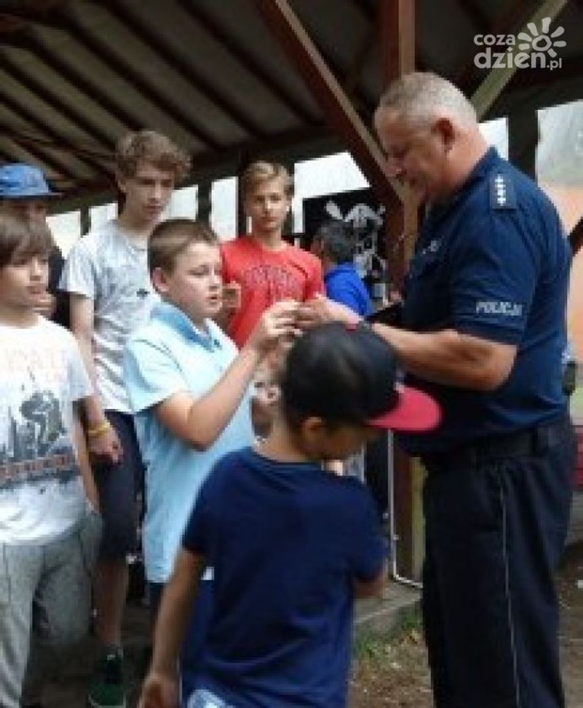 TOPORNIA. Spotkanie policjantów z kolonistami