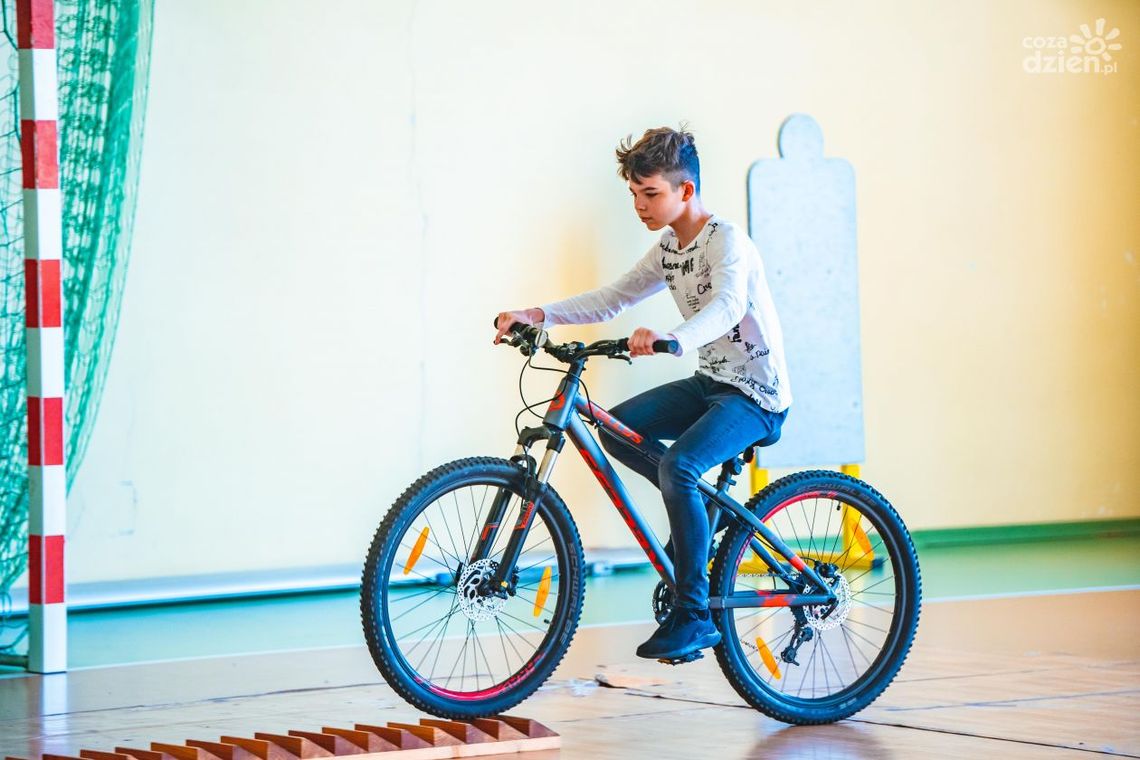 Tor rowerowy trafił do szkoły w Głowaczowie Tor rowerowy trafił do szkoły w Głowaczowie